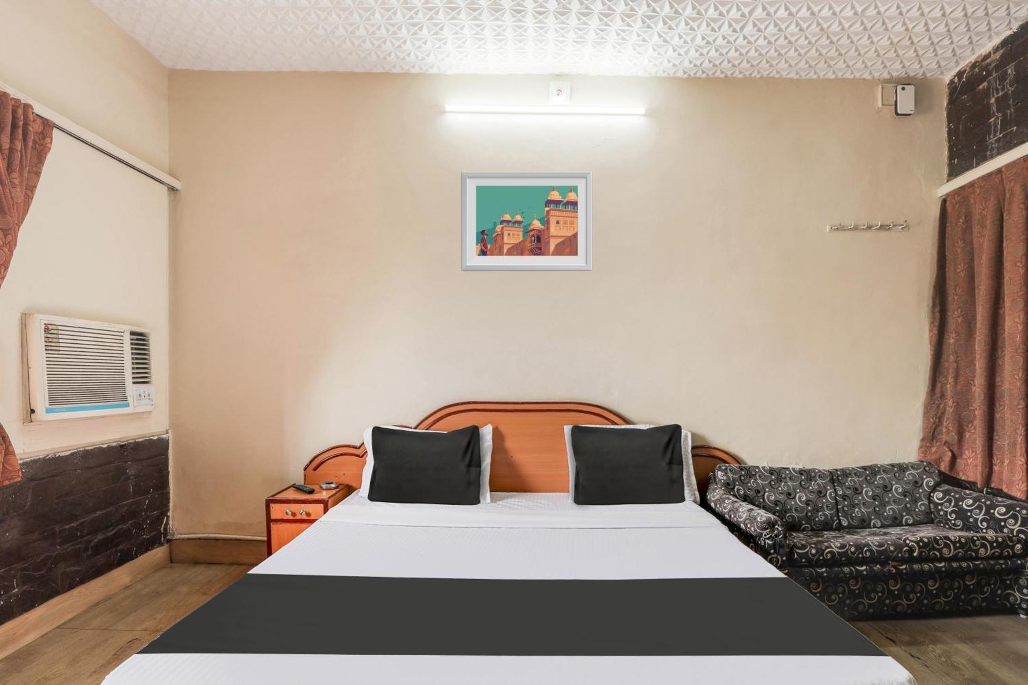 Hotel O Ellis Ахмедабад Екстериор снимка
