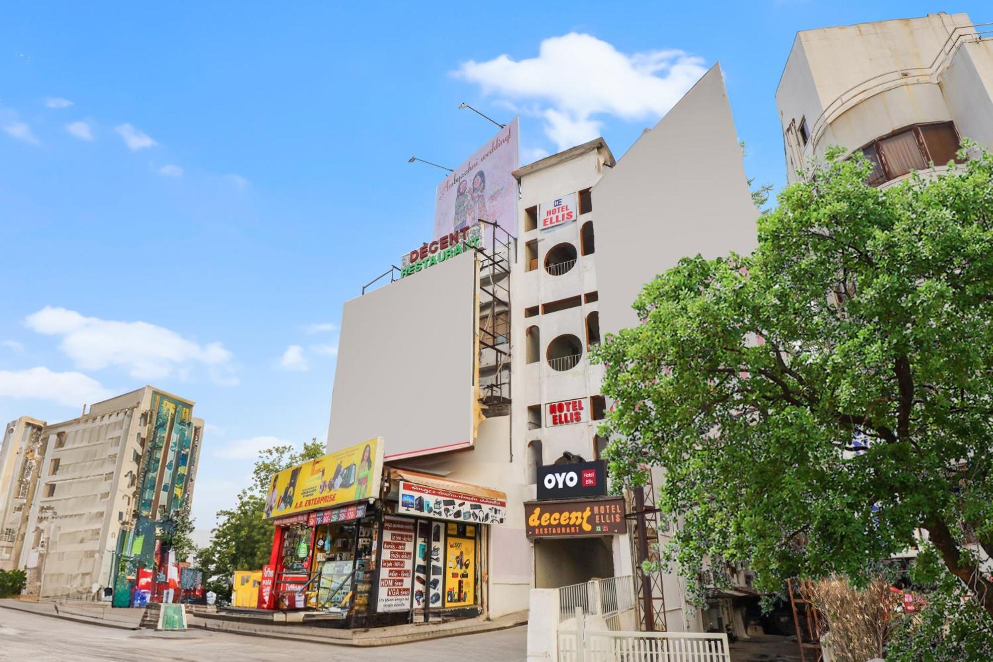 Hotel O Ellis Ахмедабад Екстериор снимка