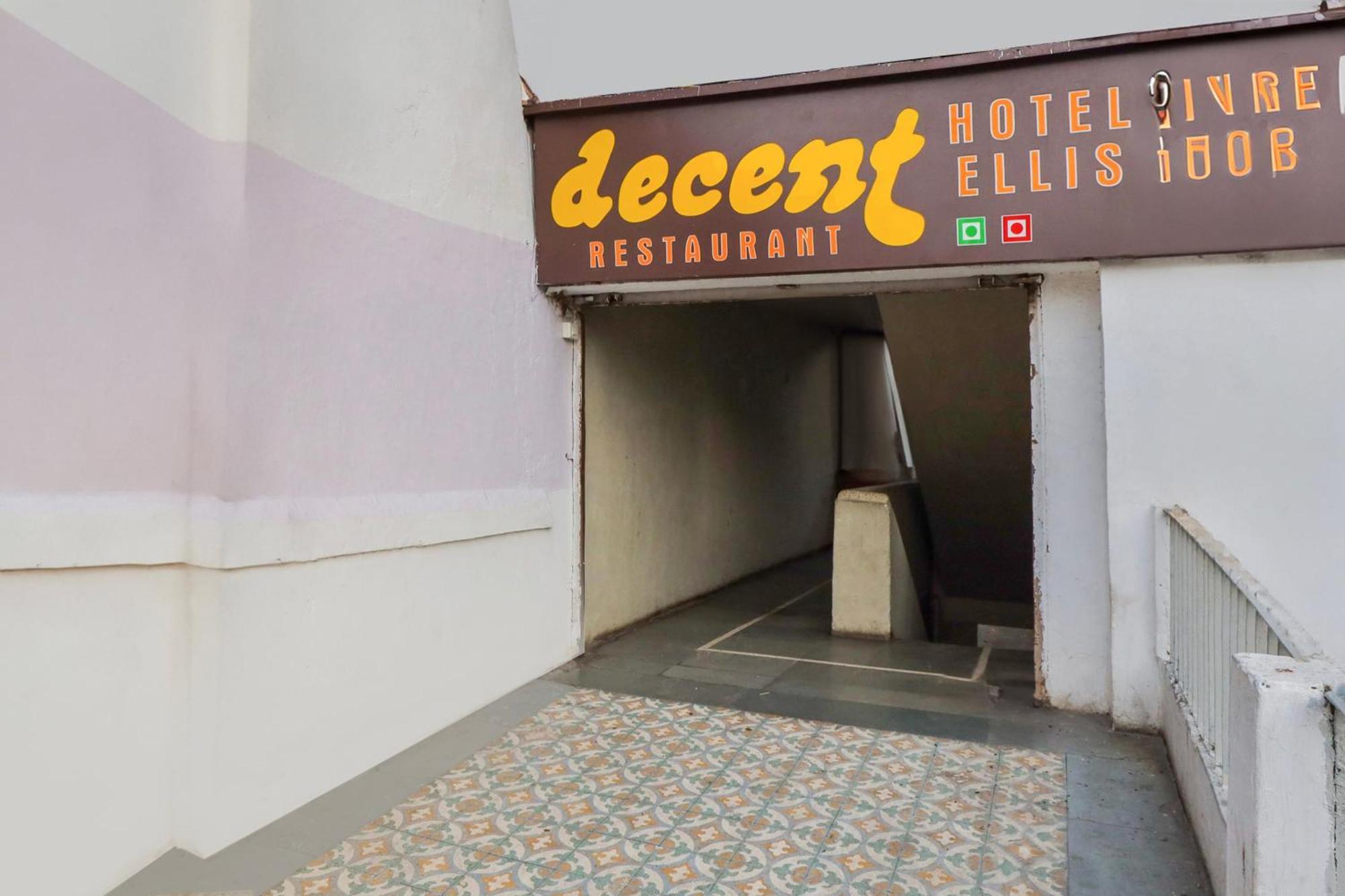 Hotel O Ellis Ахмедабад Екстериор снимка