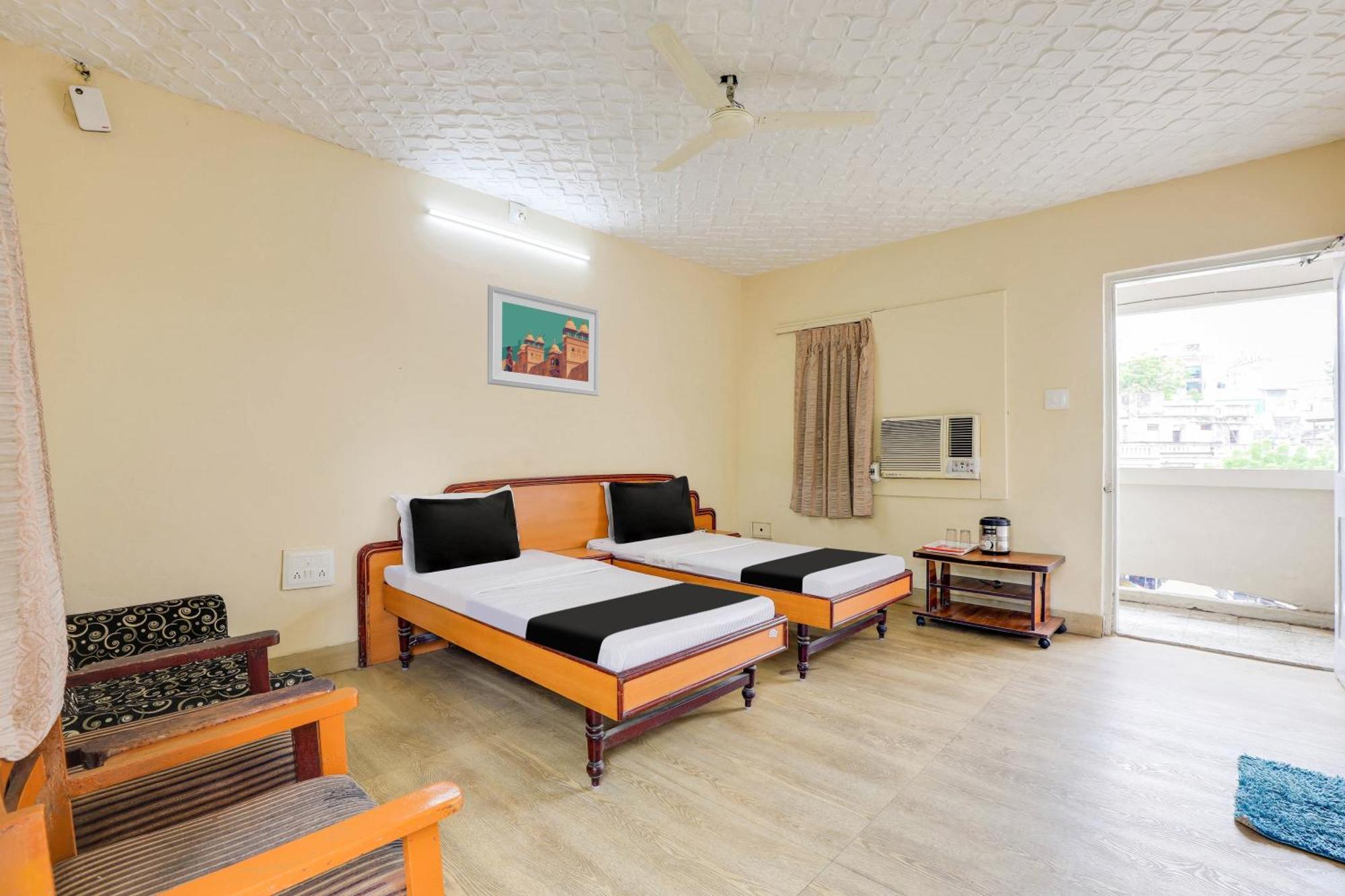 Hotel O Ellis Ахмедабад Екстериор снимка