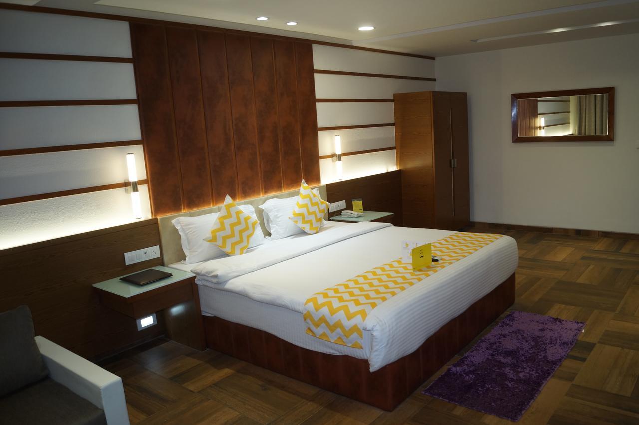 Hotel O Ellis Ахмедабад Екстериор снимка